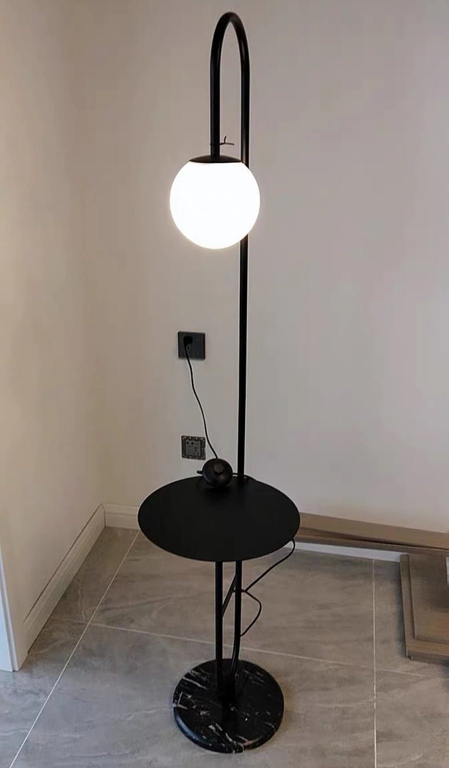 Art Deco Modern LED Floor Lamp With Round Table