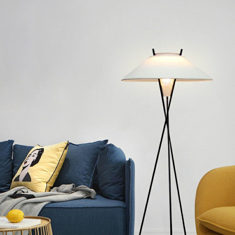 Tripod Hoka Floor Lamp