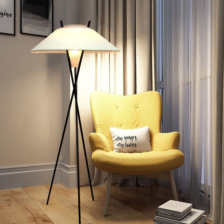 Tripod Hoka Floor Lamp