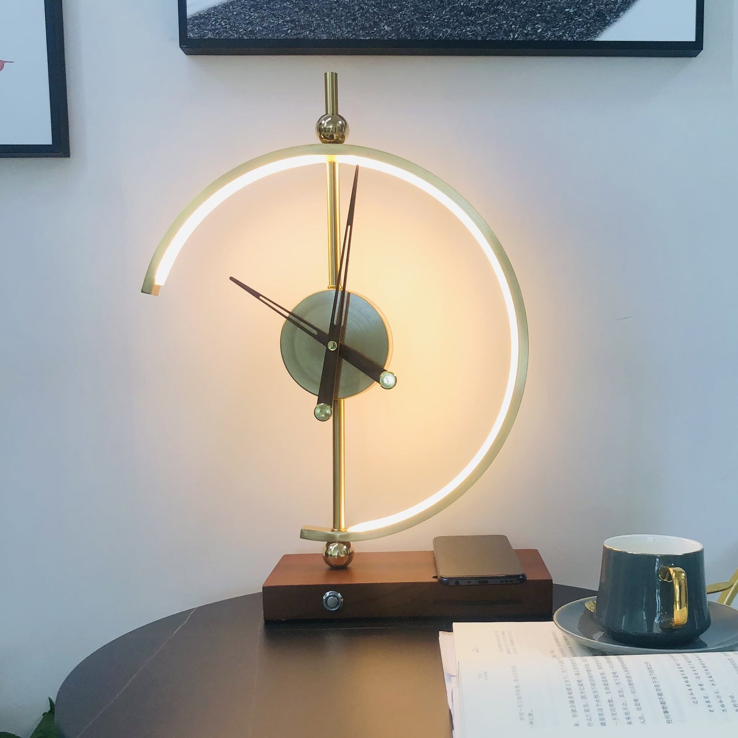 Minuit Stylish Table Clock Lamp