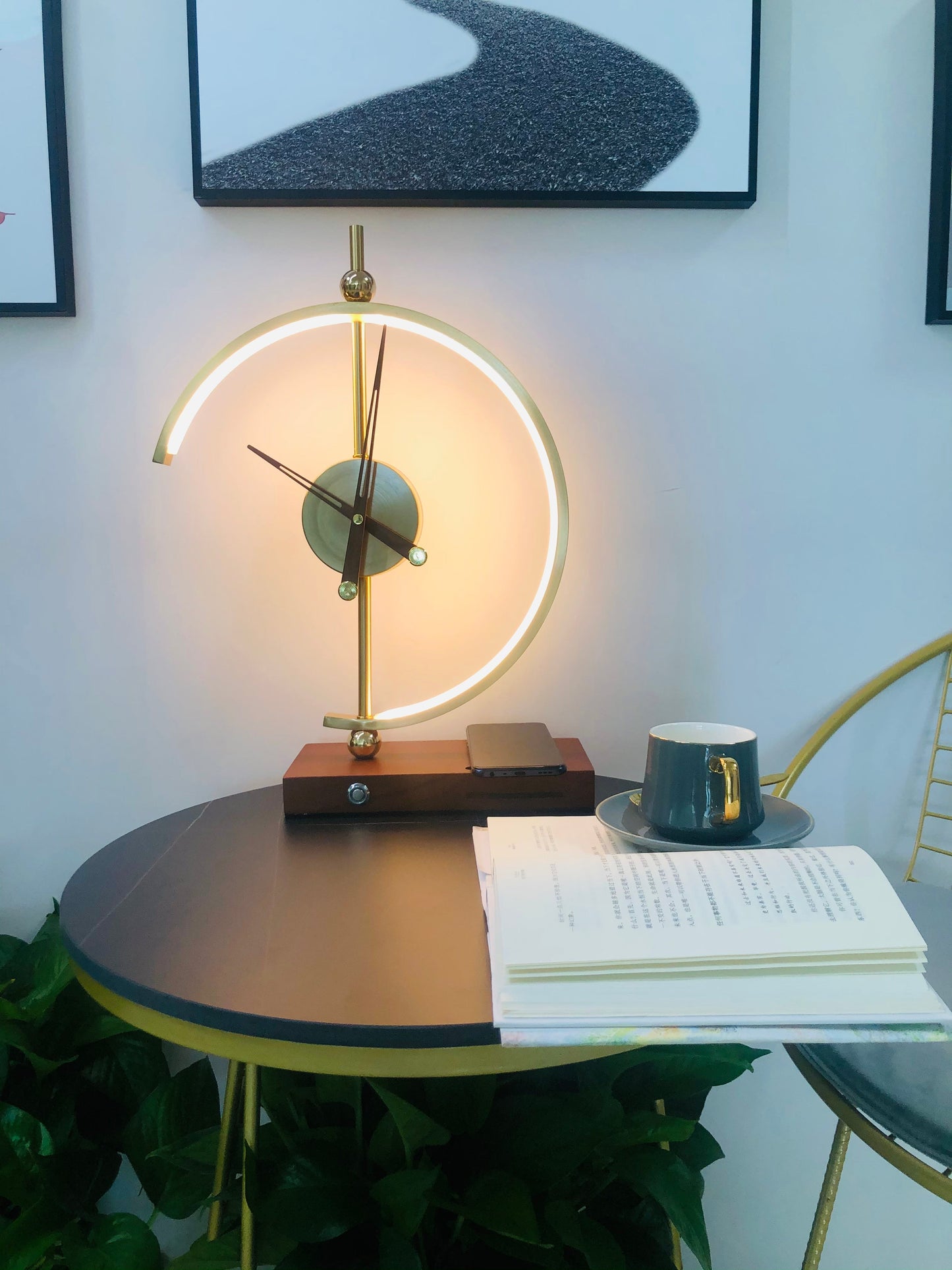 Minuit Stylish Table Clock Lamp