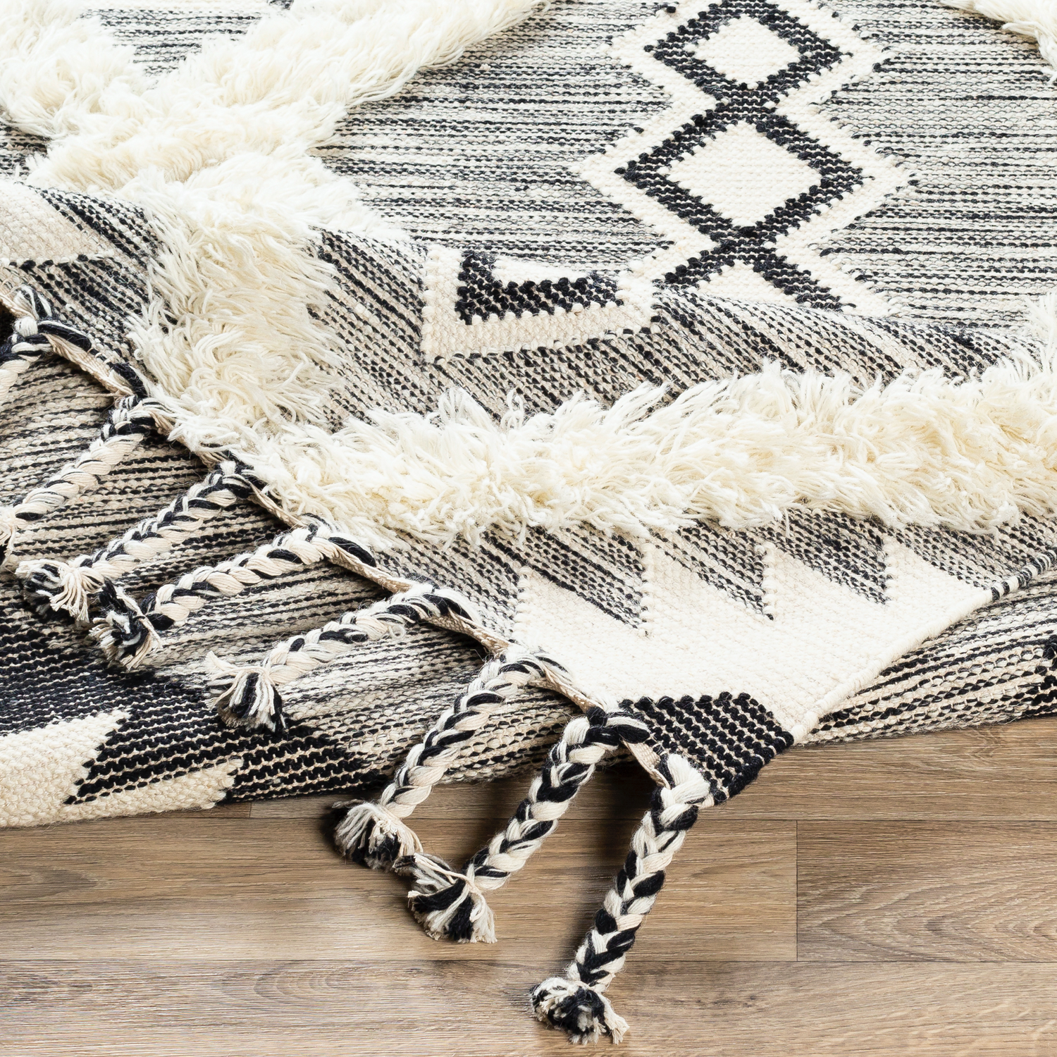 Apache Royal Rug - Nordic Side - 