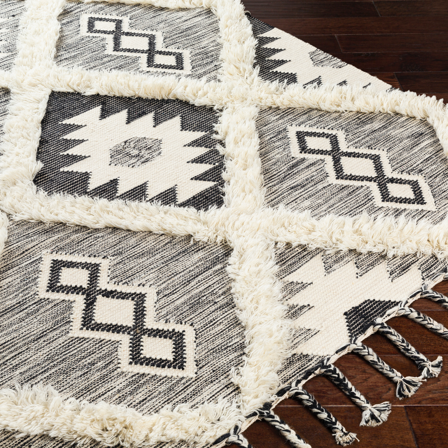 Apache Royal Rug - Nordic Side - 