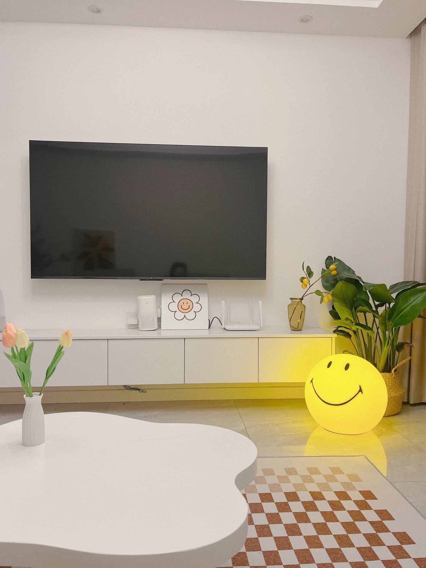 Mr Maria Smiley Table Lamp