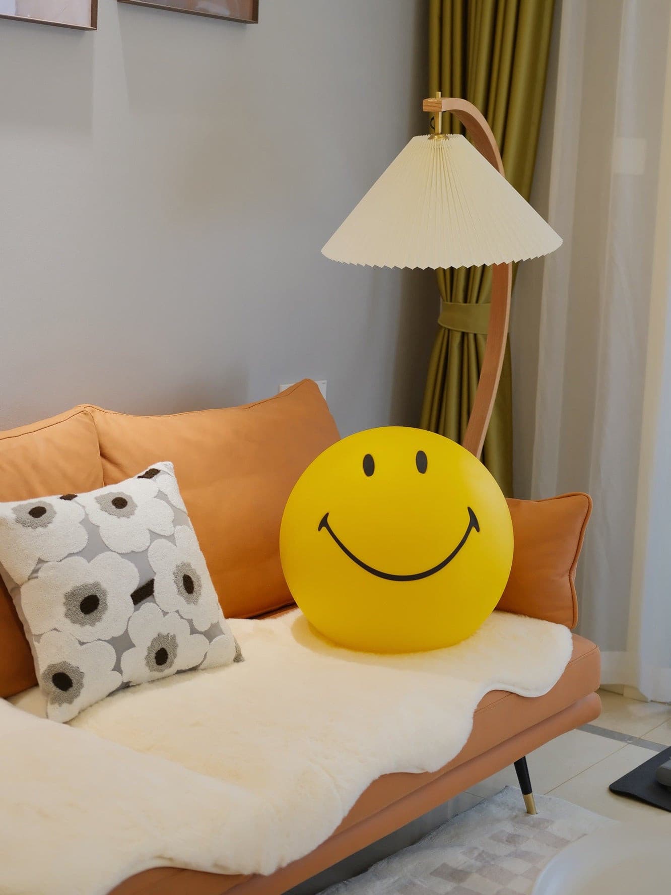 Mr Maria Smiley Table Lamp