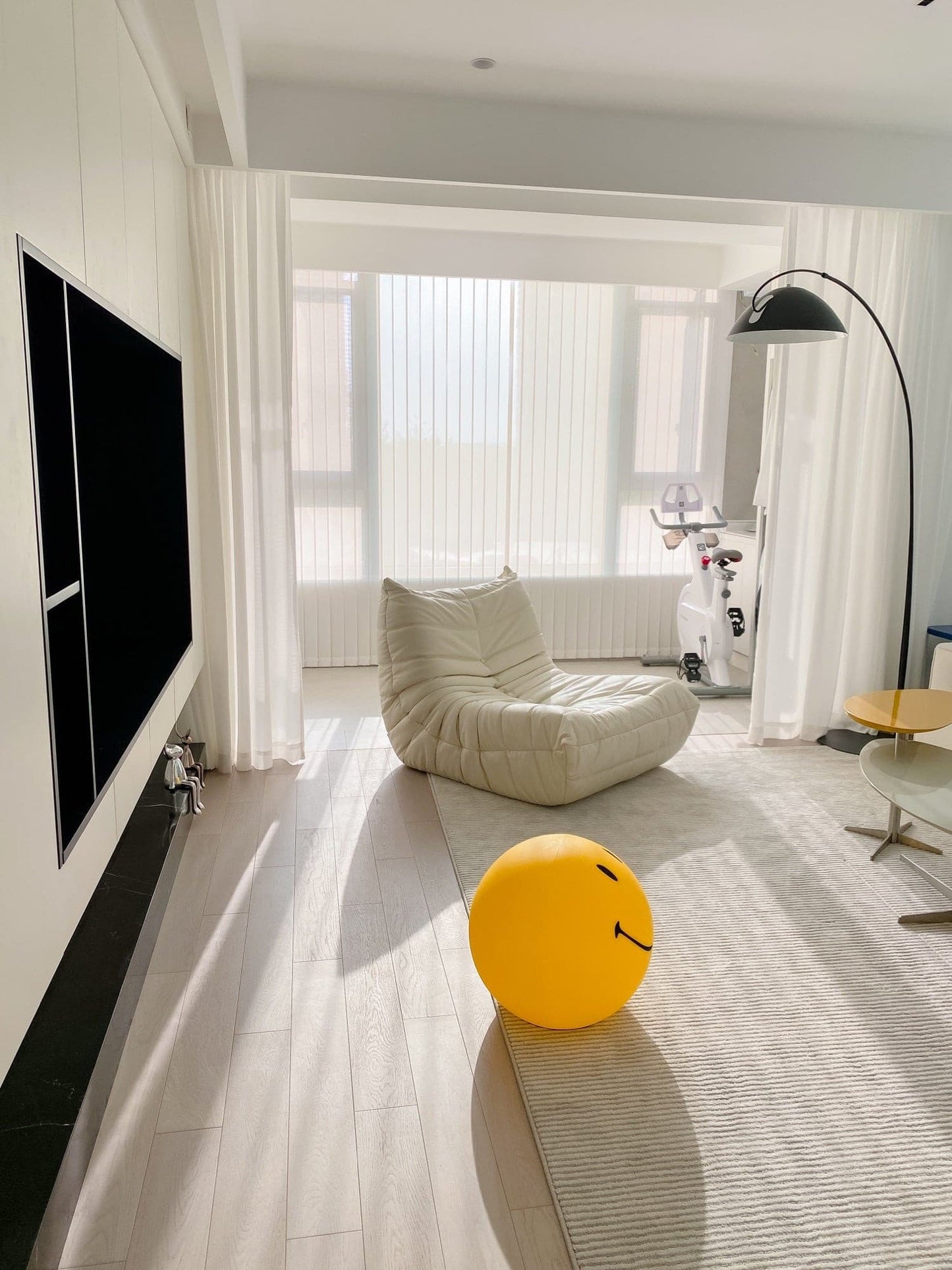 Mr Maria Smiley Table Lamp