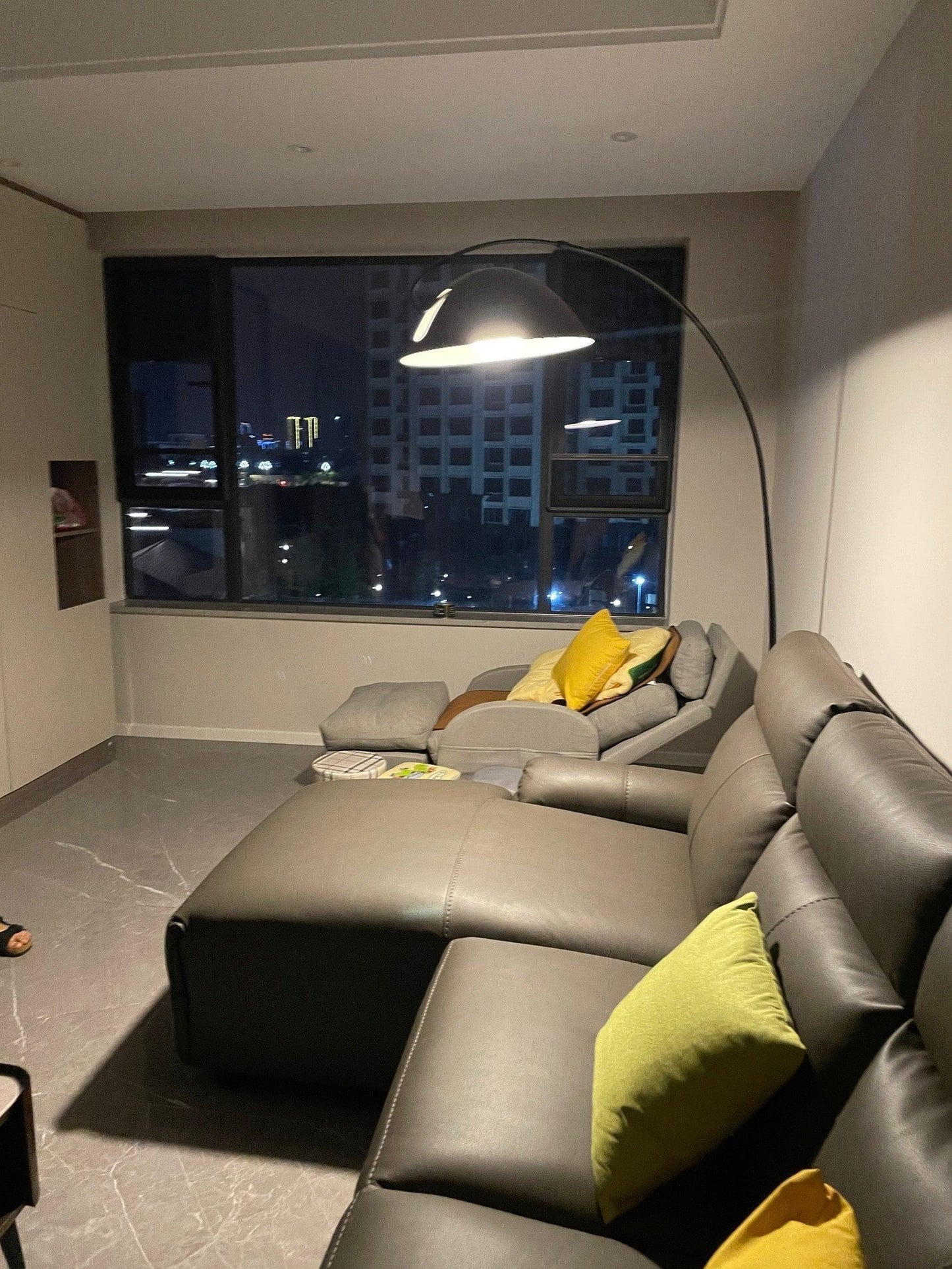 Verse Arc Floor Lamp