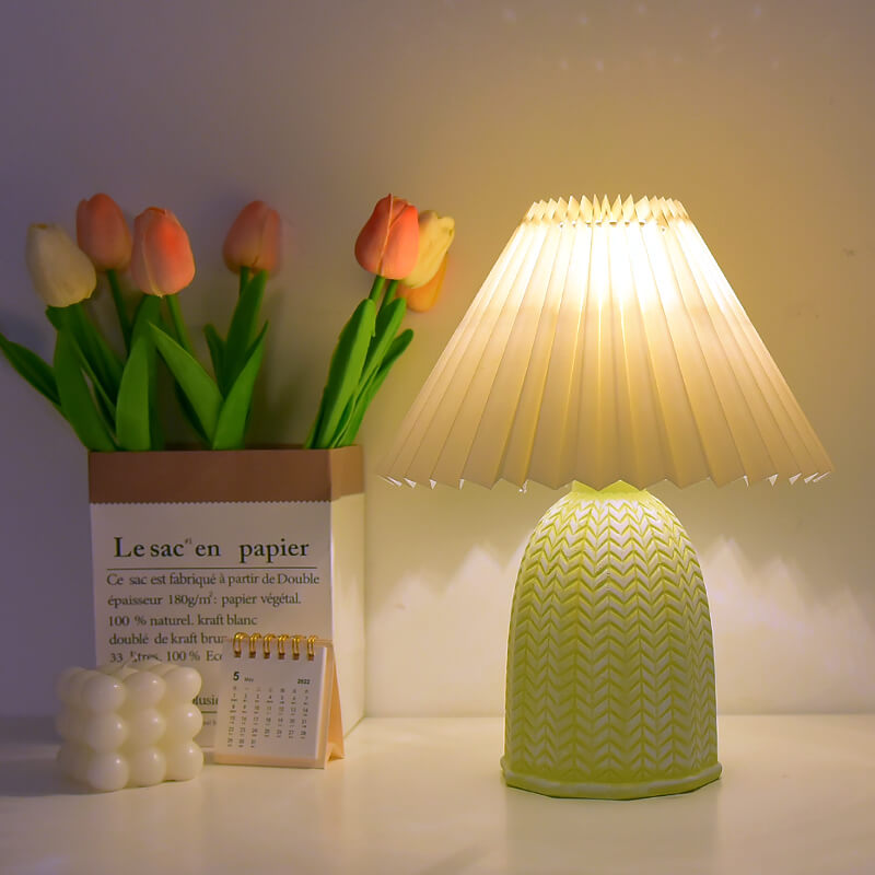 Vintage Pleated Fan Table Lamp