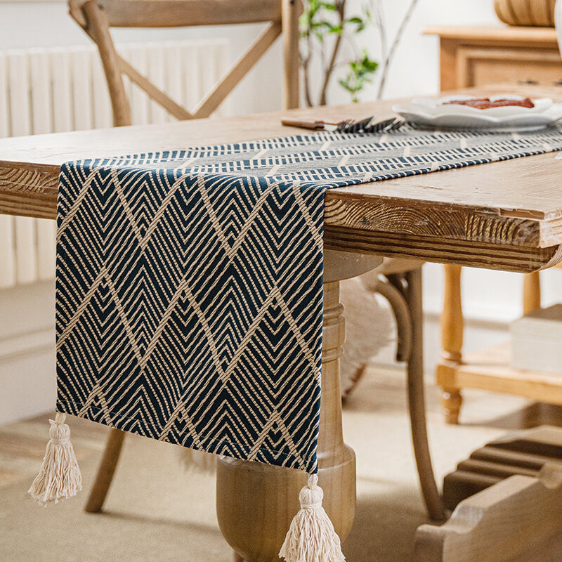 Wavy Jute Table Runner Decor