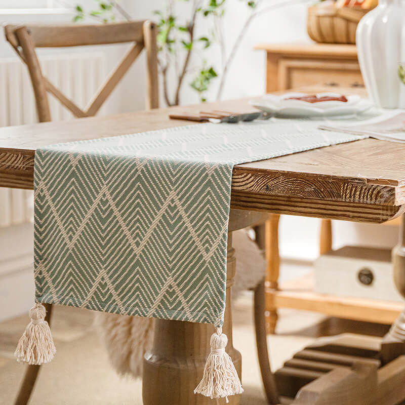 Wavy Jute Table Runner Decor