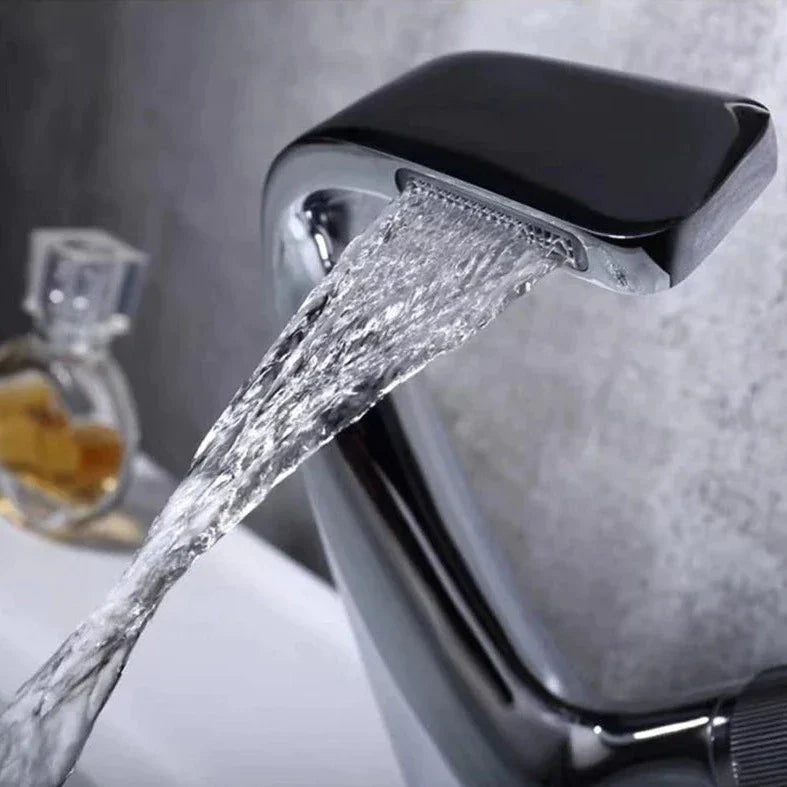 Xavier- Modern Curved Bathroom Faucet