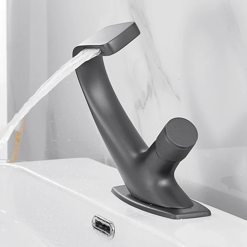 Xavier- Modern Curved Bathroom Faucet